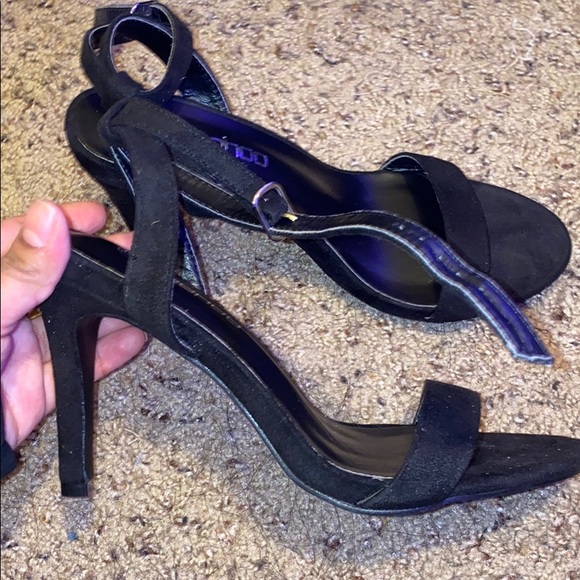 Black strappy heels - Picture 2 of 2